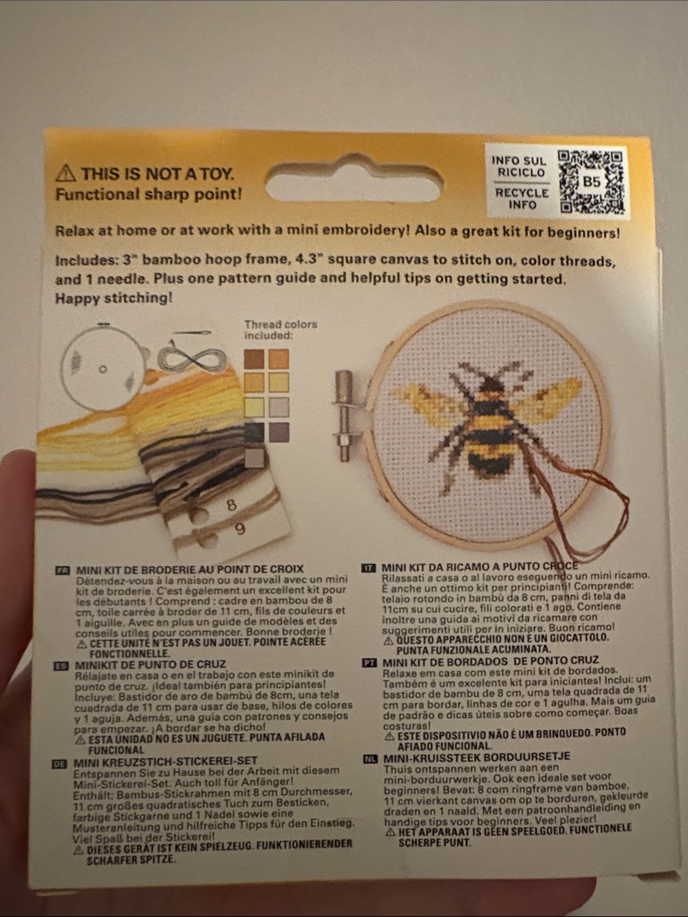 Embroidery kit bee - Picture 2 of 3